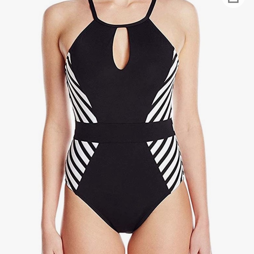 La Blanca Women’s One-Piece Swimsuit